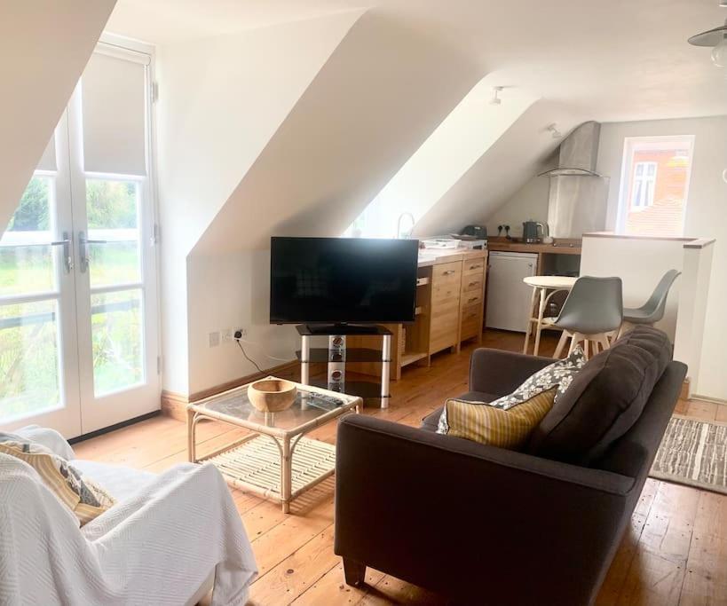 Delightful Ely House Bright And Warm With Cathedral View Apartman Kültér fotó