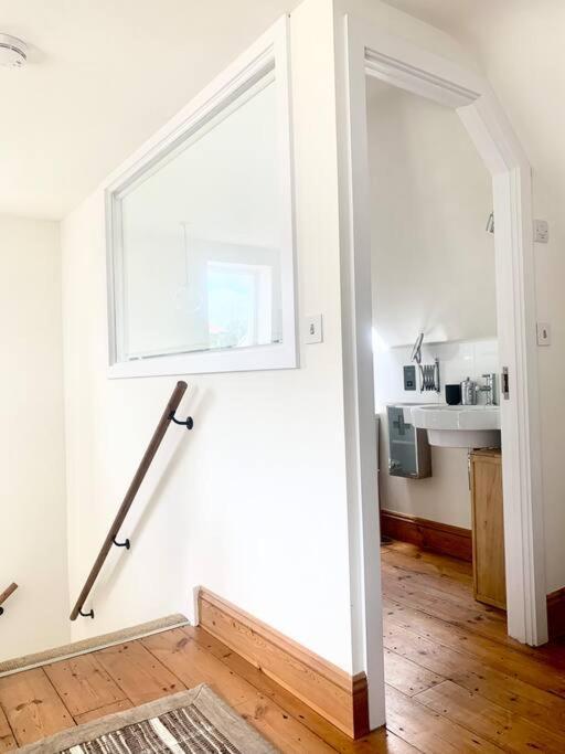 Delightful Ely House Bright And Warm With Cathedral View Apartman Kültér fotó